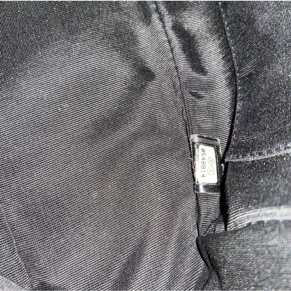 CHANEL Petite Shopping Tote (PST) in quilted caviar leather - Picture 13 of 15